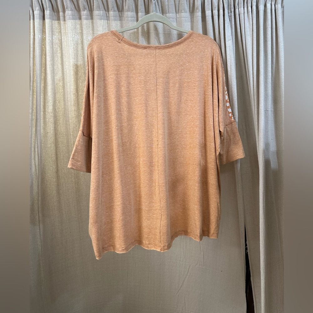 NEW ADORA LA Floral Print V Neck - Picture 2 of 2